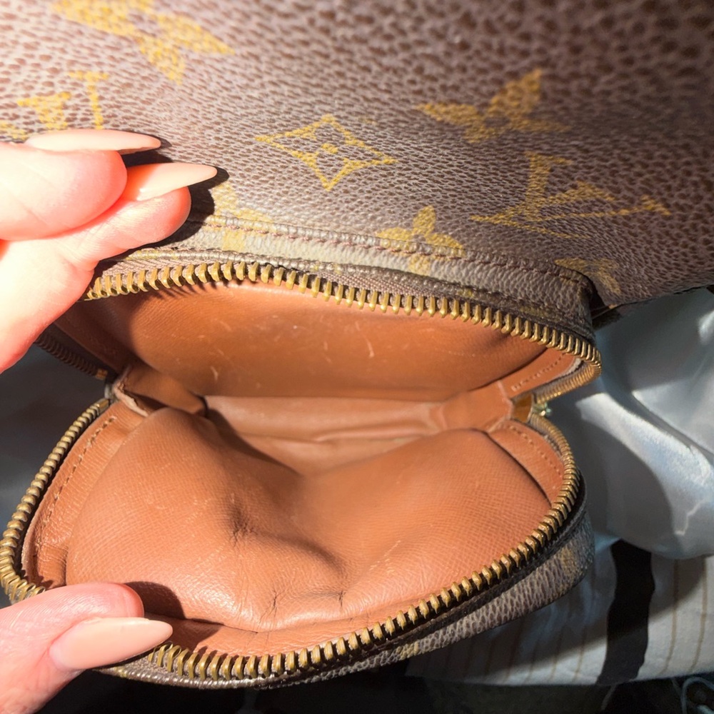 Authentic Louis Vuitton Monogram Amazon crossbody - Picture 7 of 13